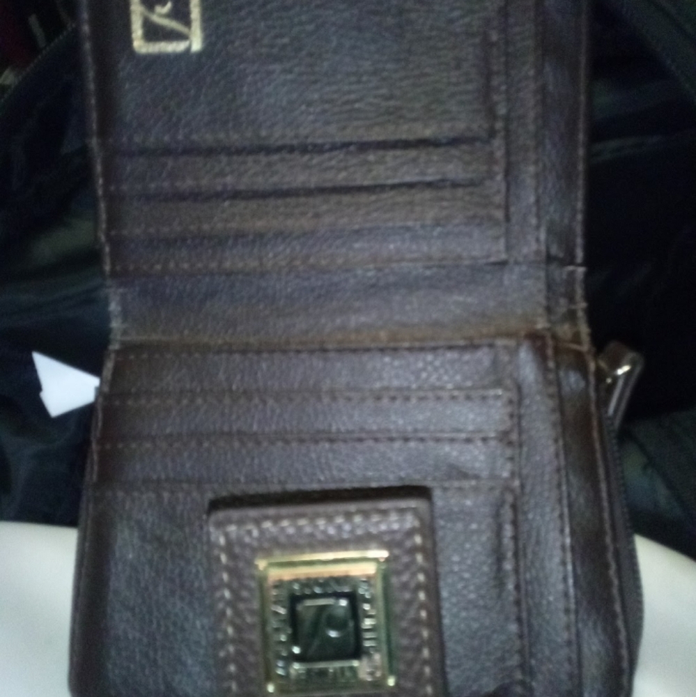 Men's Brown Leather Wallet. I Just Don't Want It, So I'm Not Going To Let It Sit